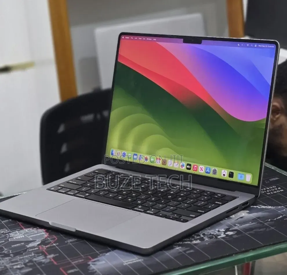 New Laptop Apple MacBook Pro 2023 M3 8GB Apple M3 Pro SSD 512GB