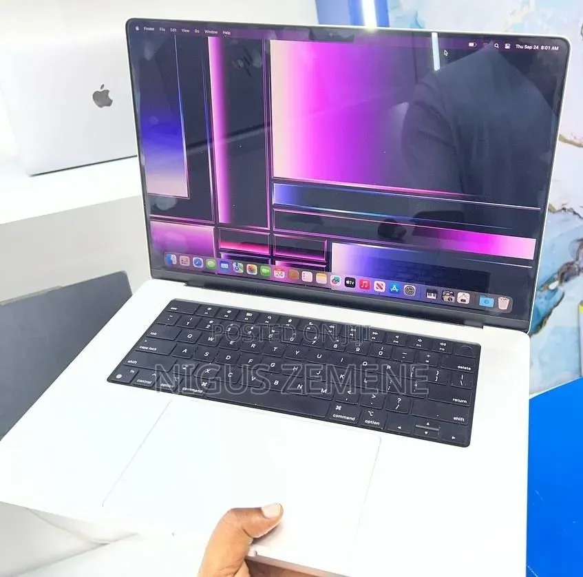 New Laptop Apple MacBook Pro 2021 M1 16GB Apple M1 Pro SSD 512GB