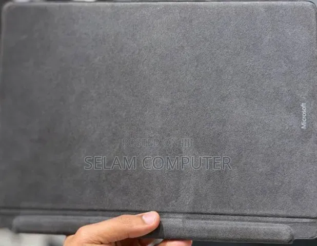 New Laptop Microsoft Surface 8GB Intel Core i5 SSD 256GB
