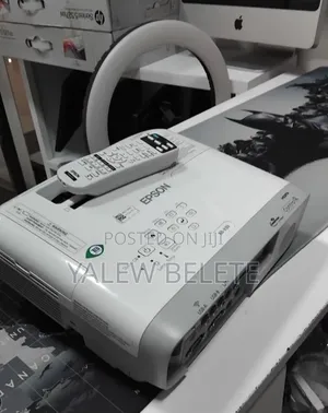 BRAND NEW EPSON Projector 
Has Remote