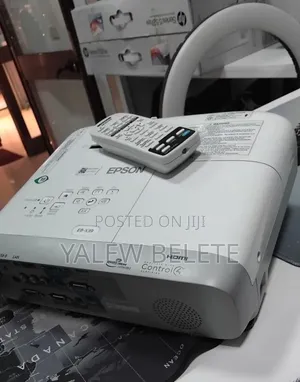 BRAND NEW EPSON Projector 
Has Remote