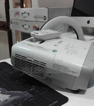 BRAND NEW EPSON Projector 
Has Remote