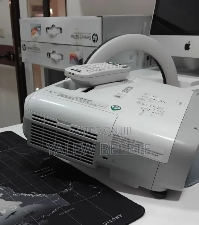 BRAND NEW EPSON Projector 
Has Remote