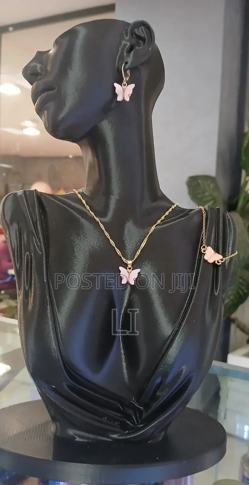Neckless+ Earing+ Bracelet