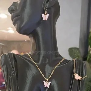 Neckless+ Earing+ Bracelet