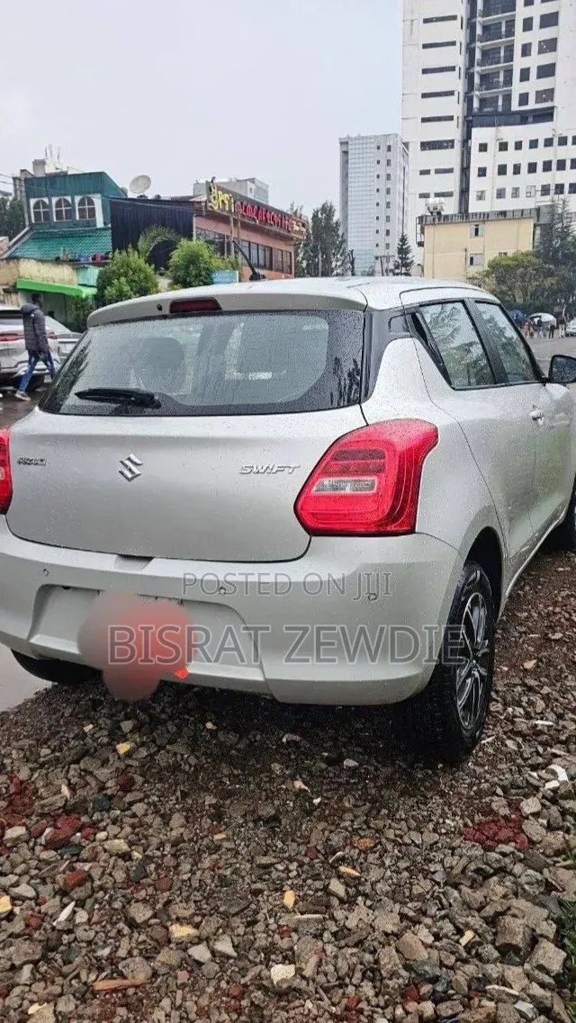 Suzuki Swift 2021 Silver