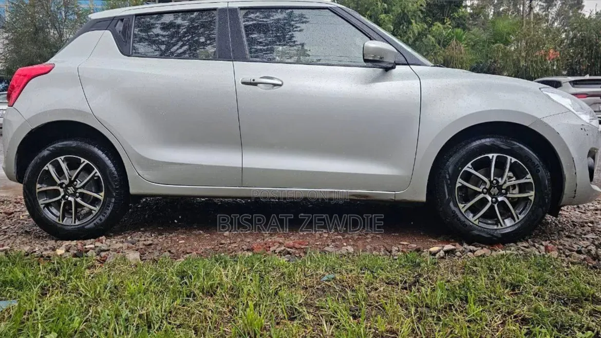 Suzuki Swift 2021 Silver