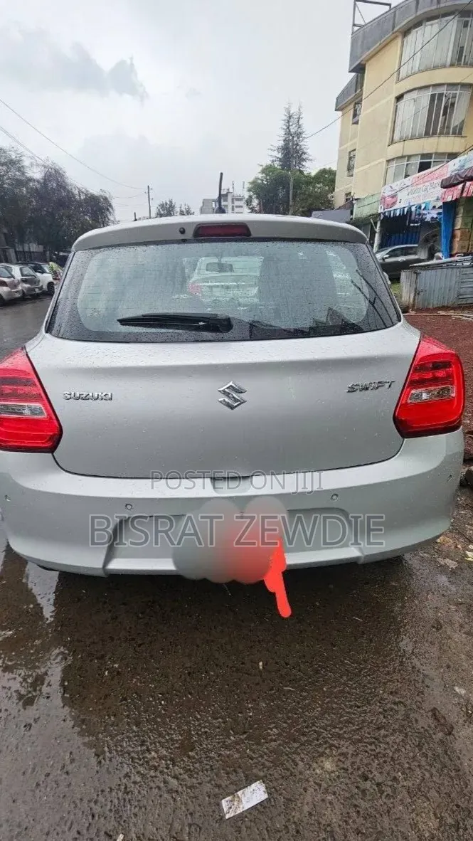 Suzuki Swift 2021 Silver