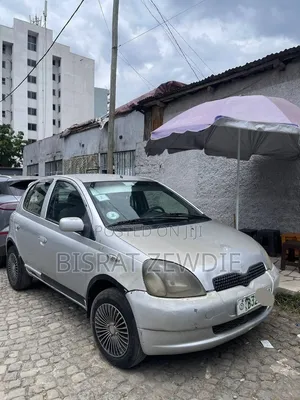Toyota Vitz 2001 Silver