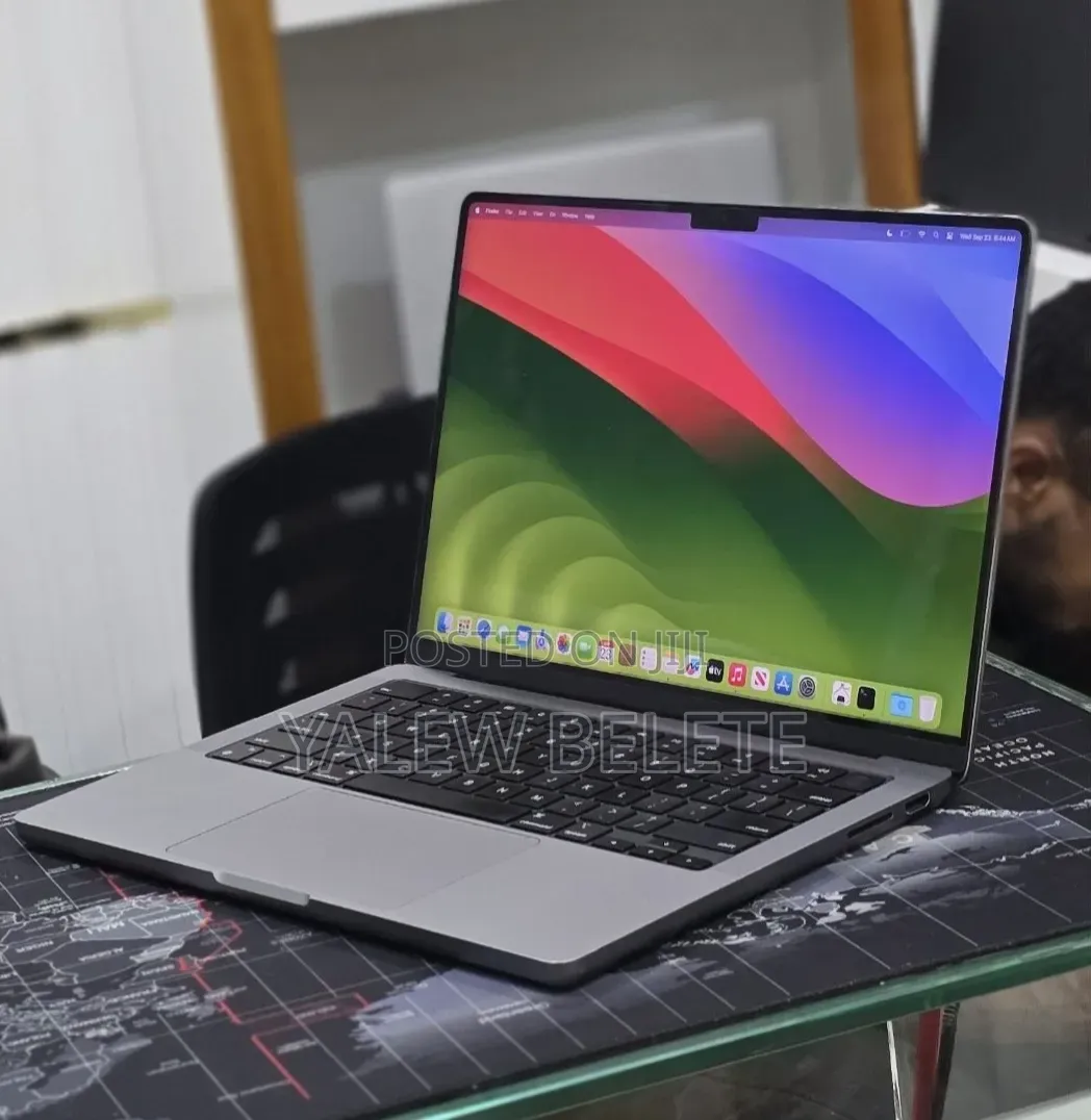 New Laptop Apple MacBook Pro 2023 M3 8GB Apple M3 SSD 512GB