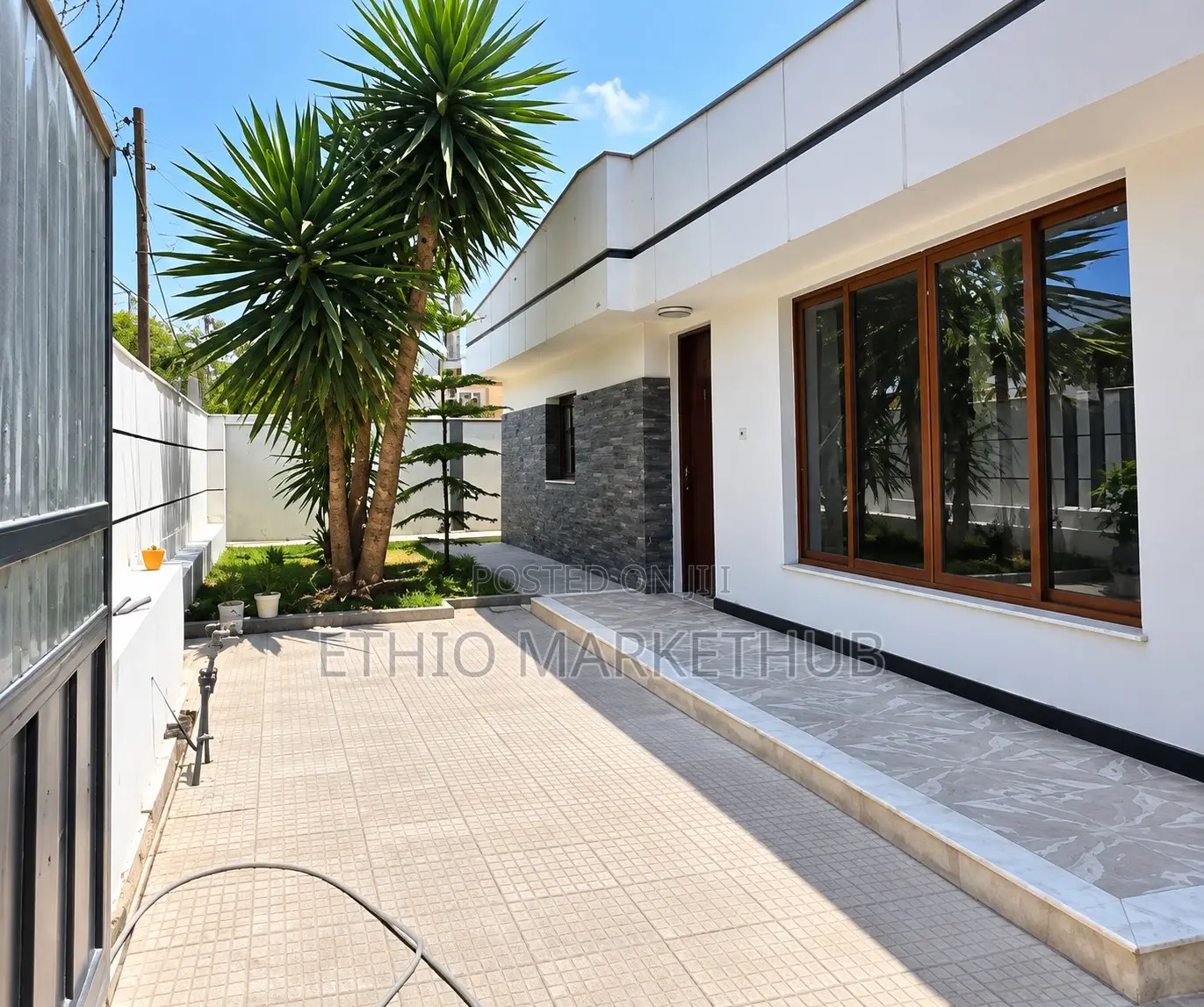 Furnished 5bdrm Villa in Bole for sale