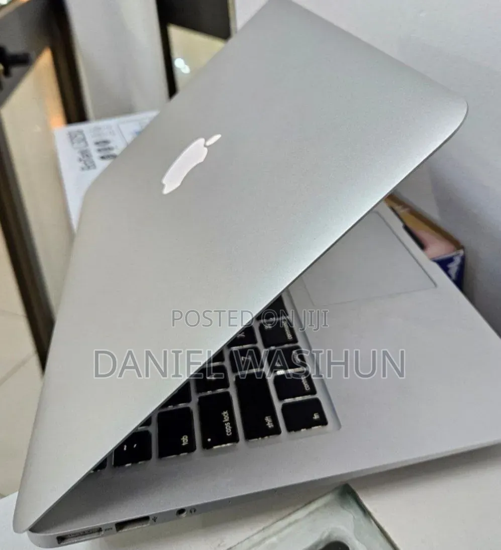 New Laptop Apple MacBook Air 2013 4GB Intel Core i5 SSD 128GB