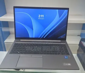 New Laptop HP ZBook Firefly G8 16GB Intel Core i7 SSD 512GB