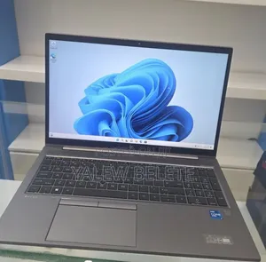 New Laptop HP ZBook Firefly G8 16GB Intel Core i7 SSD 512GB