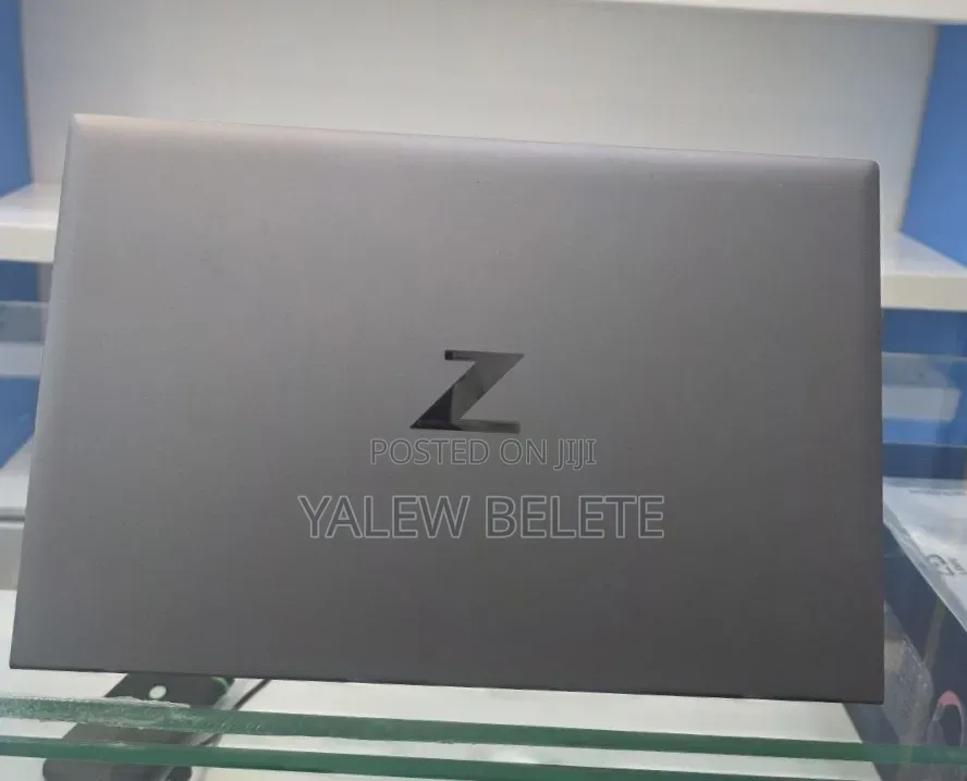 New Laptop HP ZBook Firefly G8 16GB Intel Core i7 SSD 512GB