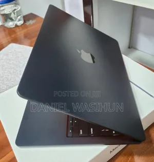 New Laptop Apple MacBook Air 2022 M2 8GB Apple M2 SSD 256GB