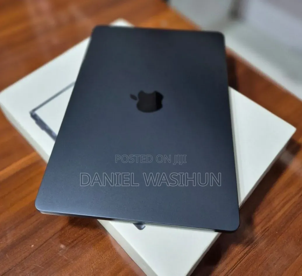 New Laptop Apple MacBook Air 2022 M2 8GB Apple M2 SSD 256GB