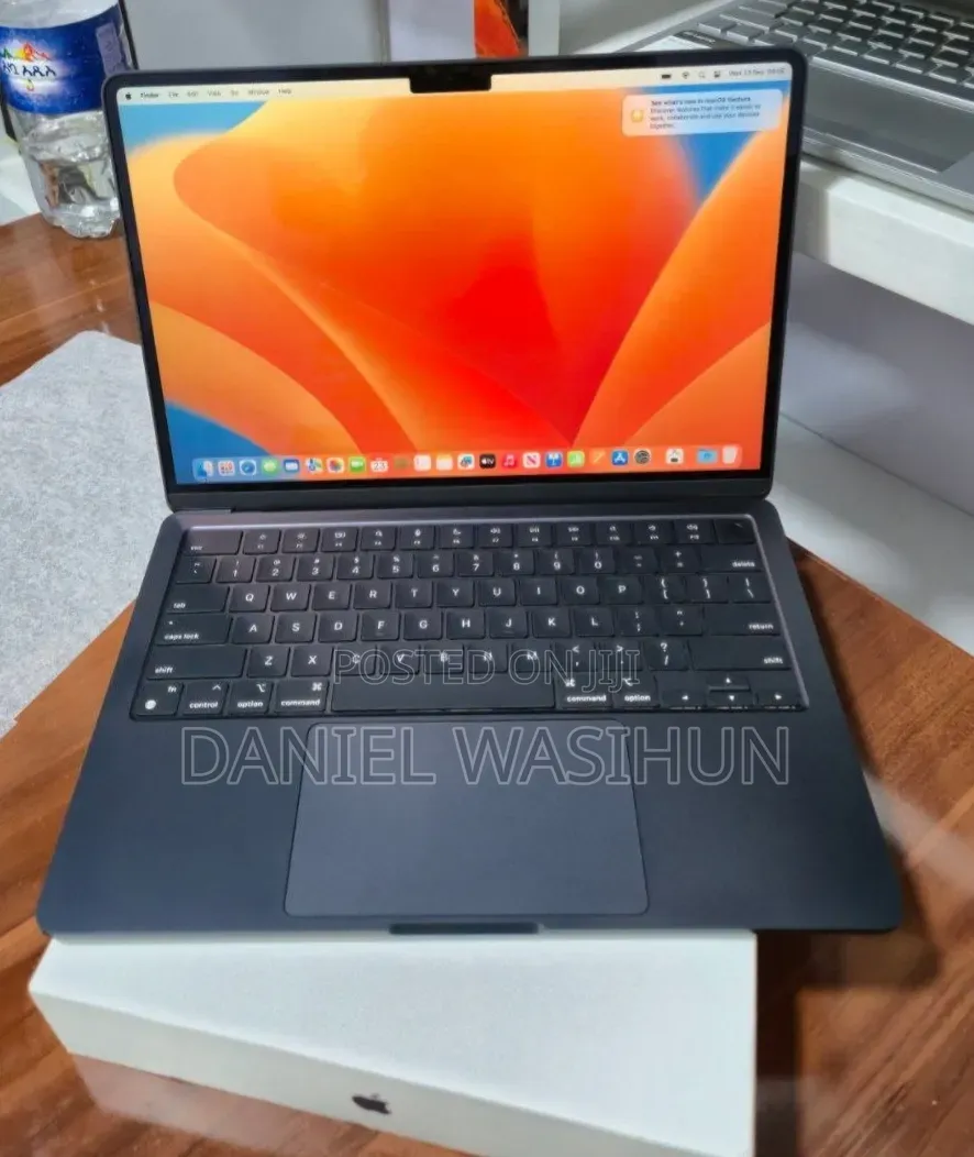New Laptop Apple MacBook Air 2022 M2 8GB Apple M2 SSD 256GB