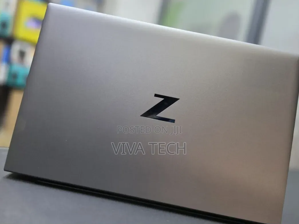 New Laptop HP ZBook Firefly G8 16GB Intel Core i5 SSD 512GB