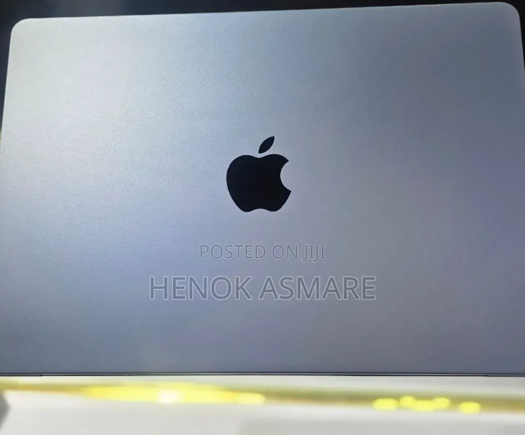 New Laptop Apple MacBook Air 2024 M3 8GB Apple M3 SSD 256GB