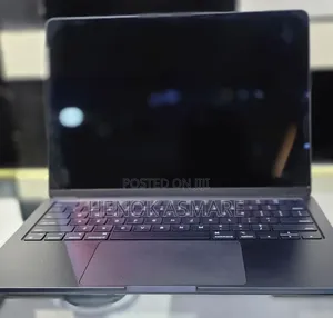 New Laptop Apple MacBook Air 2024 M3 8GB Apple M3 SSD 256GB