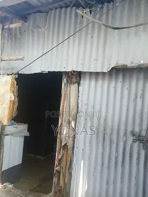 5bdrm House in Akaky Kaliti for sale