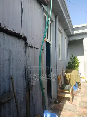 5bdrm House in Akaky Kaliti for sale