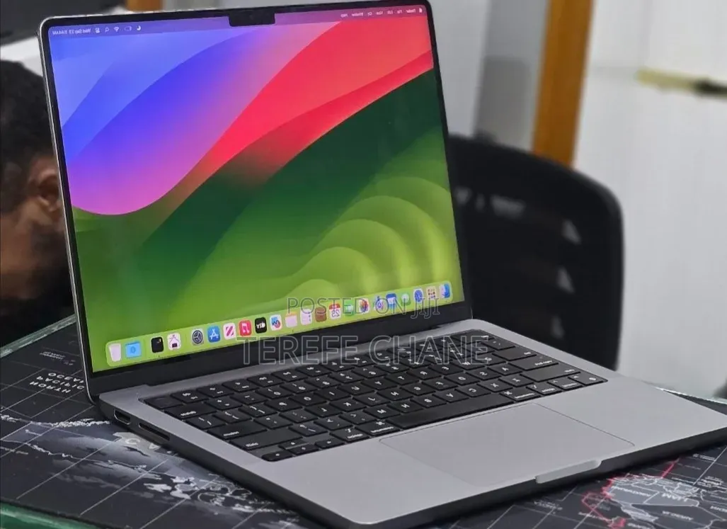 New Laptop Apple MacBook Pro 2023 M3 8GB Apple M3 Pro SSD 512GB