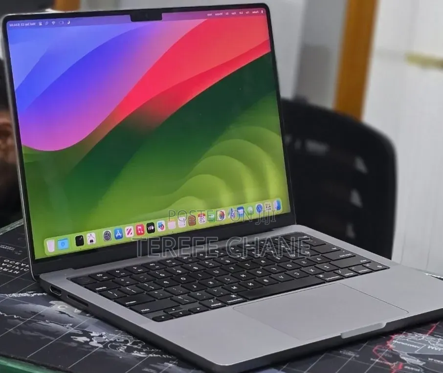 New Laptop Apple MacBook Pro 2023 M3 8GB Apple M3 Pro SSD 512GB