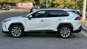 Toyota RAV4 2021 White