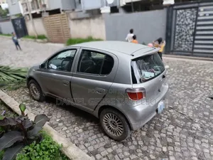 Toyota Vitz 2001 Silver
