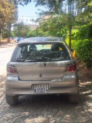 Toyota Vitz 2001 Silver