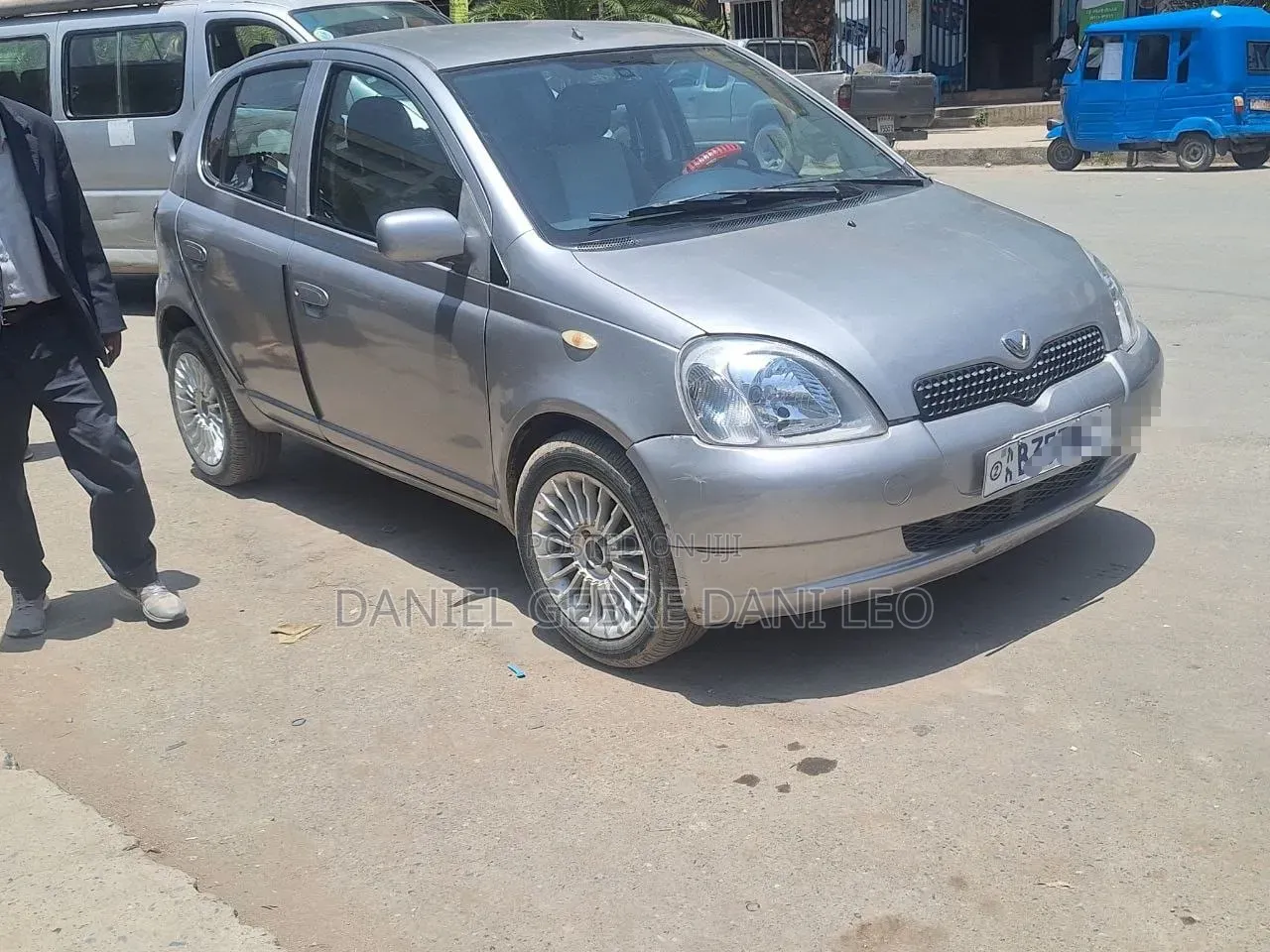 Toyota Vitz 2001 Silver
