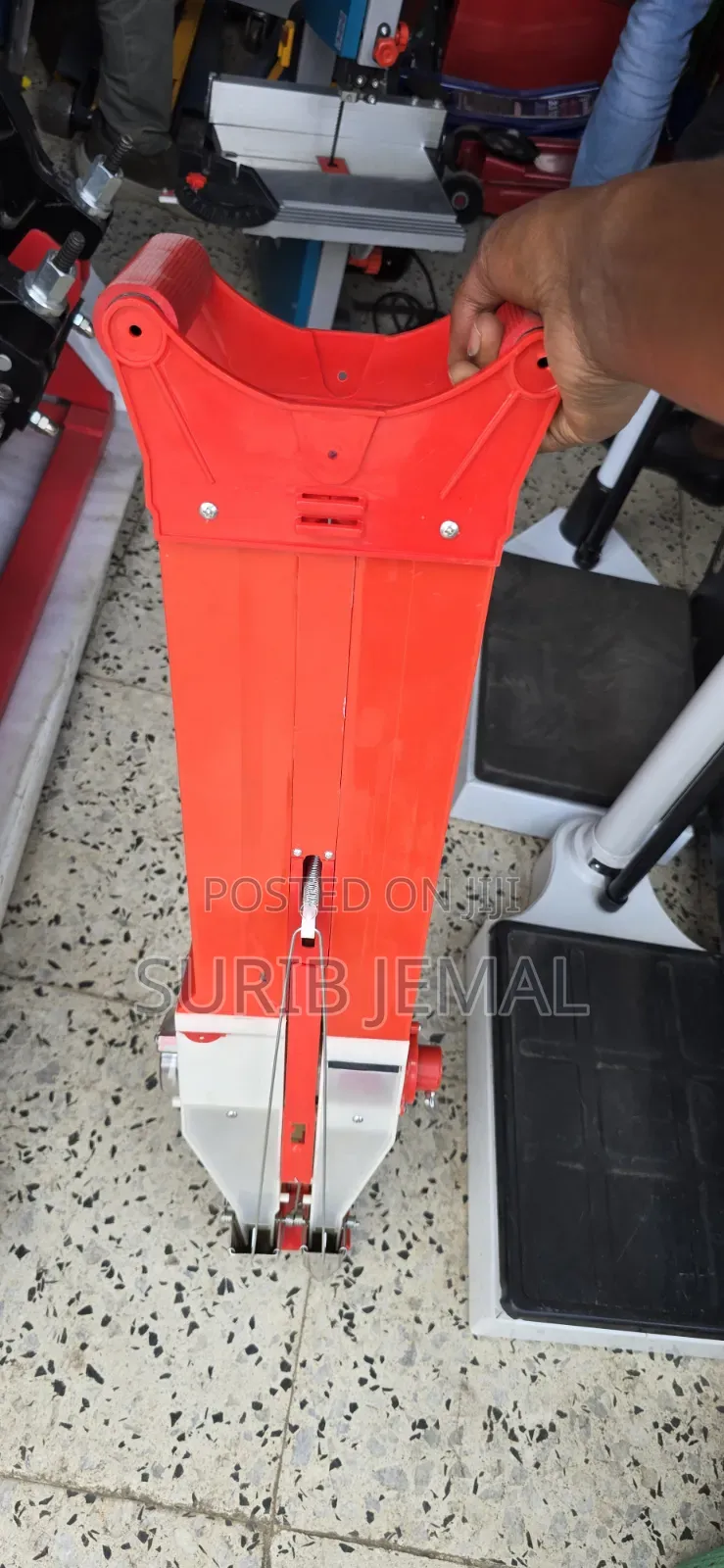 Manual Hand-Push Seeder