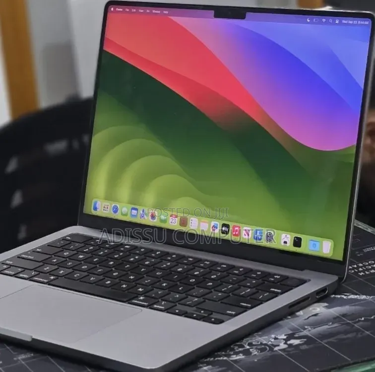 New Laptop Apple MacBook Pro 2023 M3 8GB Apple M2 SSD 512GB