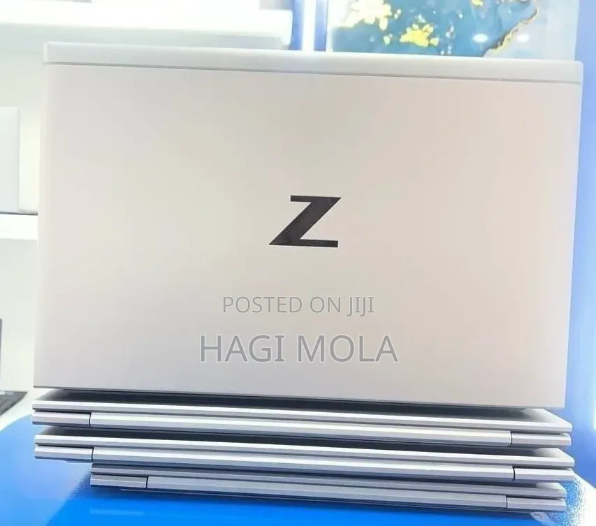 New Laptop HP ZBook Firefly G8 16GB Intel Core i7 SSD 512GB