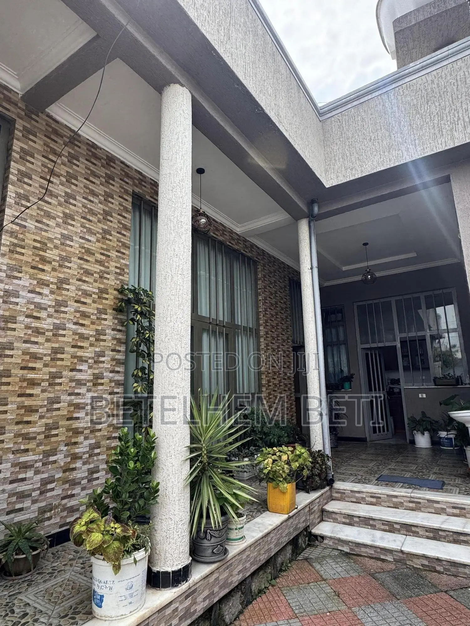 Furnished 4bdrm Villa in Akaky Kaliti for sale