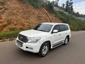 Toyota Land Cruiser 2009 White