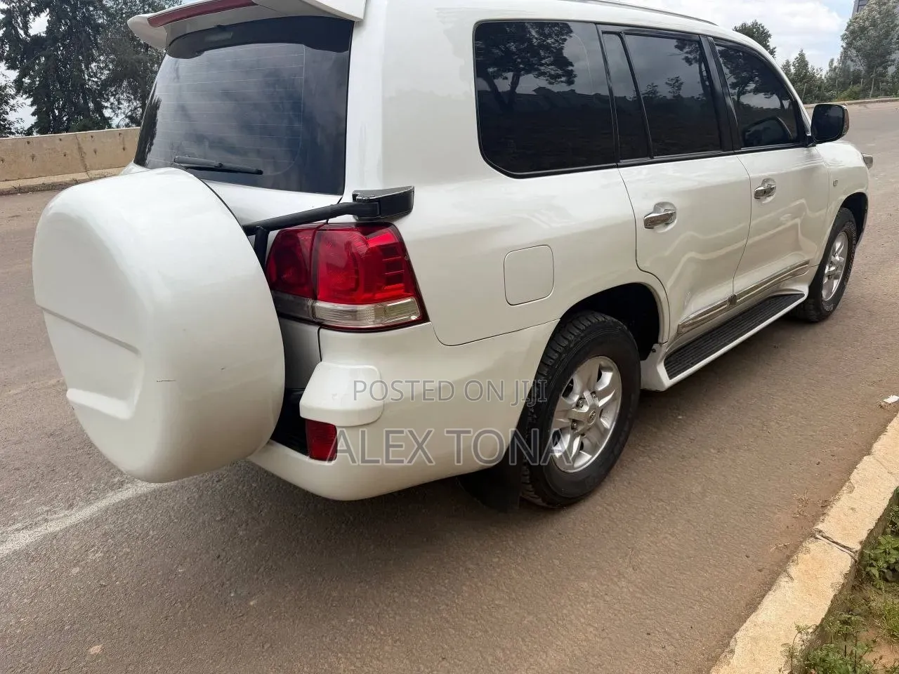 Toyota Land Cruiser 2009 White