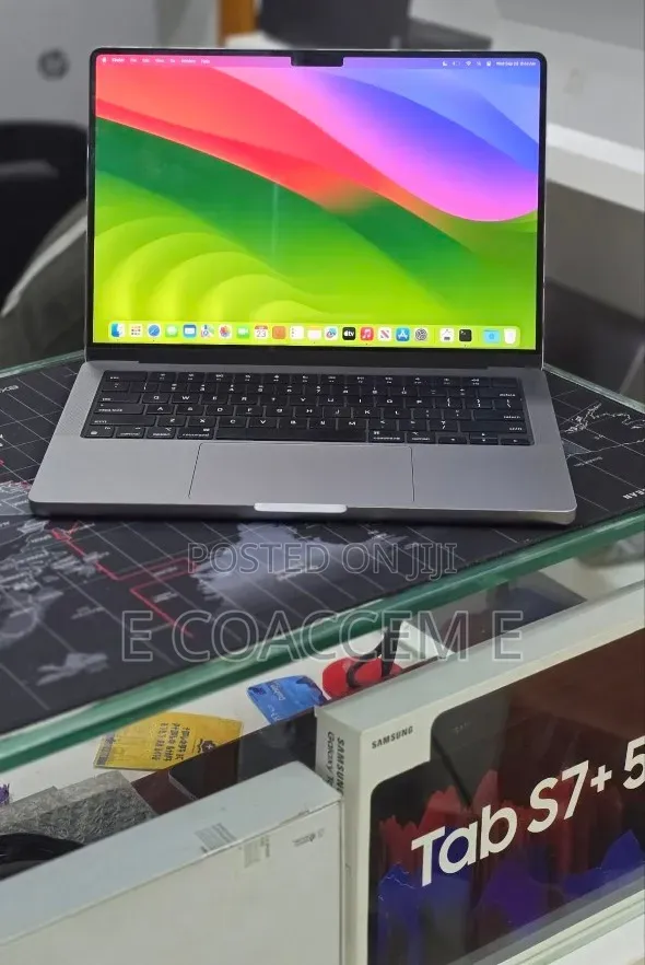 New Laptop Apple MacBook 8GB SSD 512GB