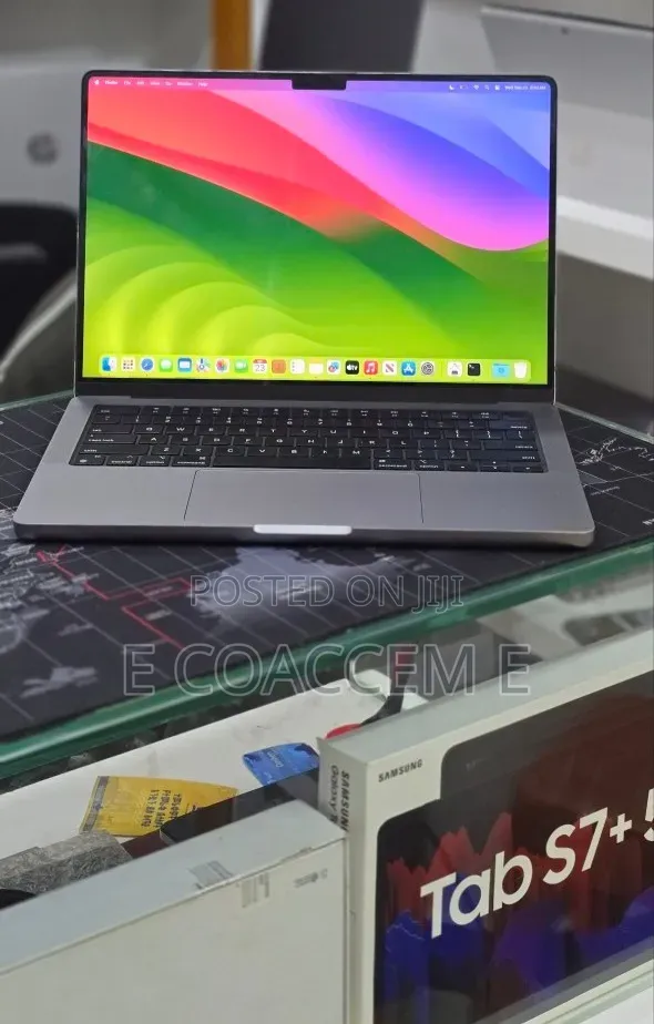 New Laptop Apple MacBook 8GB SSD 512GB