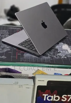 New Laptop Apple MacBook 8GB SSD 512GB