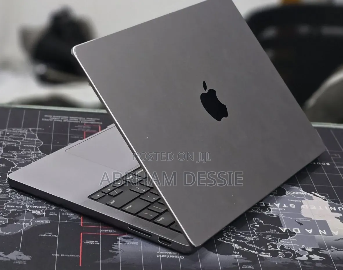 New Laptop Apple 8GB Apple M3 SSD 512GB