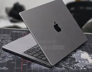 New Laptop Apple 8GB Apple M3 SSD 512GB