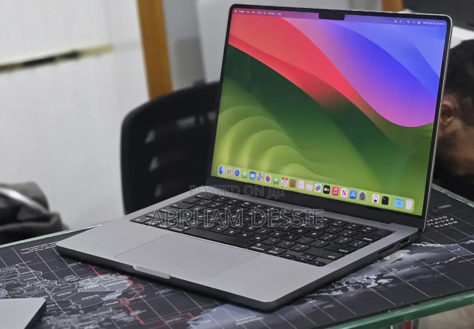 New Laptop Apple 8GB Apple M3 SSD 512GB
