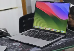 New Laptop Apple 8GB Apple M3 SSD 512GB