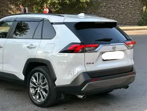 Toyota RAV4 2021 White