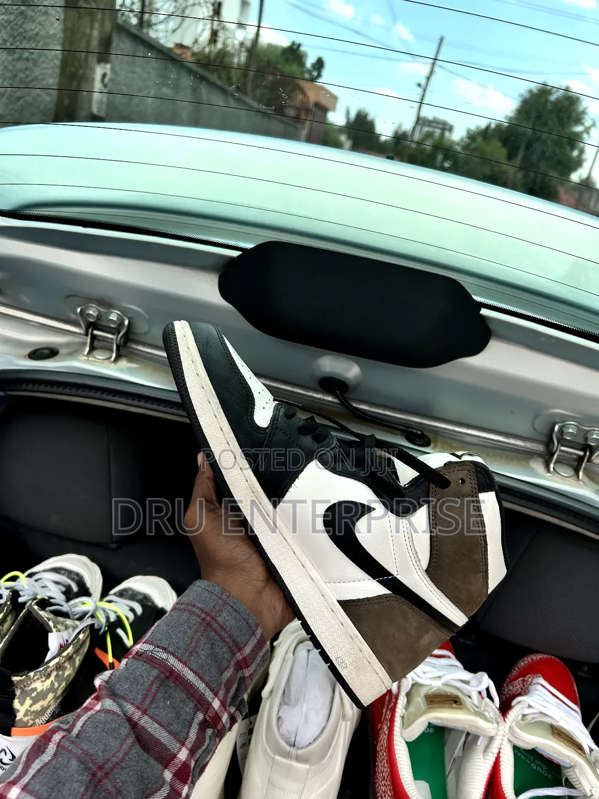 Nike Air Jordan 1 Retro High OG 'Dark Mocha' - Size 44.5