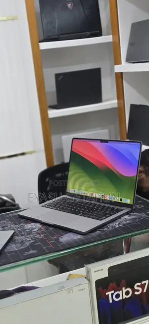 New Laptop Apple MacBook Pro 2023 M3 8GB Apple M3 Pro SSD 512GB