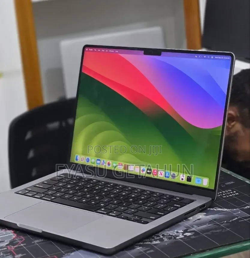 New Laptop Apple MacBook Pro 2023 M3 8GB Apple M3 Pro SSD 512GB
